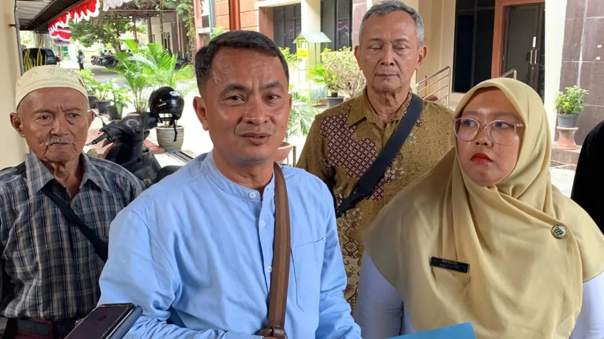 PROTES: Lima warga Kalurahan Palihan mendatangi Pemkab Kulon Progo untuk klarifikasi terkait dicoretnya tanah yang diusulkan mereka. (ANOM BAGASKORO/RADAR JOGJA)