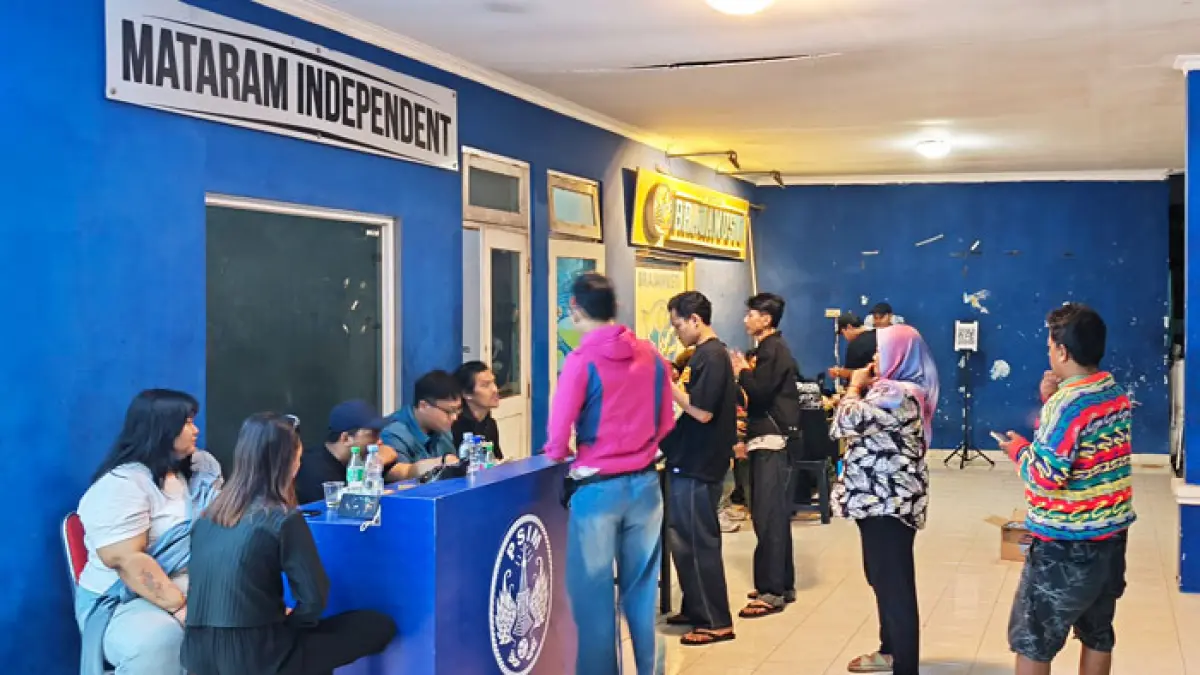 Suasana pembelian tiket launching tim PSIM Jogja yang dilakukan di Sekretariat Brajamusti dan The Maident. (Fahmi Fahriza/Radar Jogja)