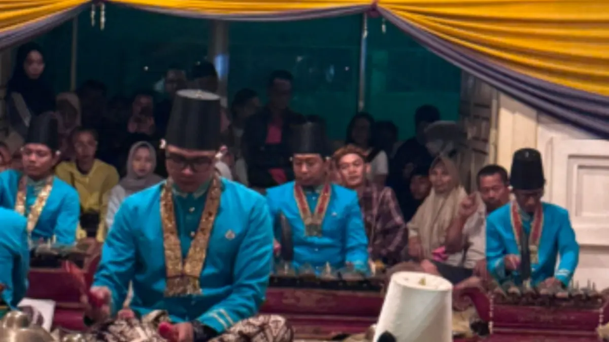 Tabuh Gangsa Sekaten di Masjid Gedhe, Yogyakarta. (Foto: X/OmicornXII)