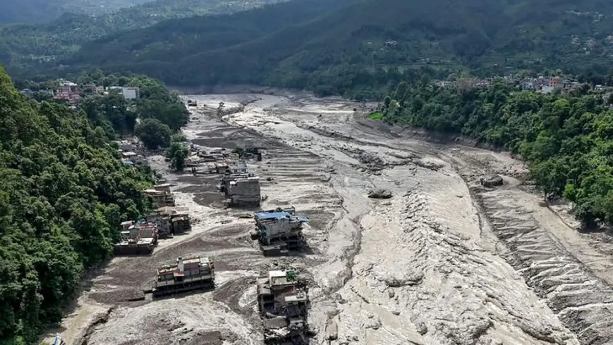  Banjir bandang menerjang kawasan pegunungan di perbatasan Nepal dan Tibet, China