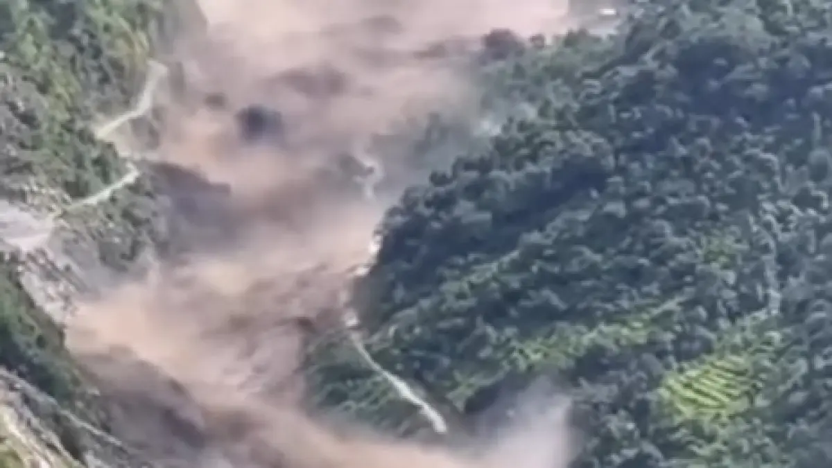 Banjir bandang menerjang sejumlah wilayah Nepal. 