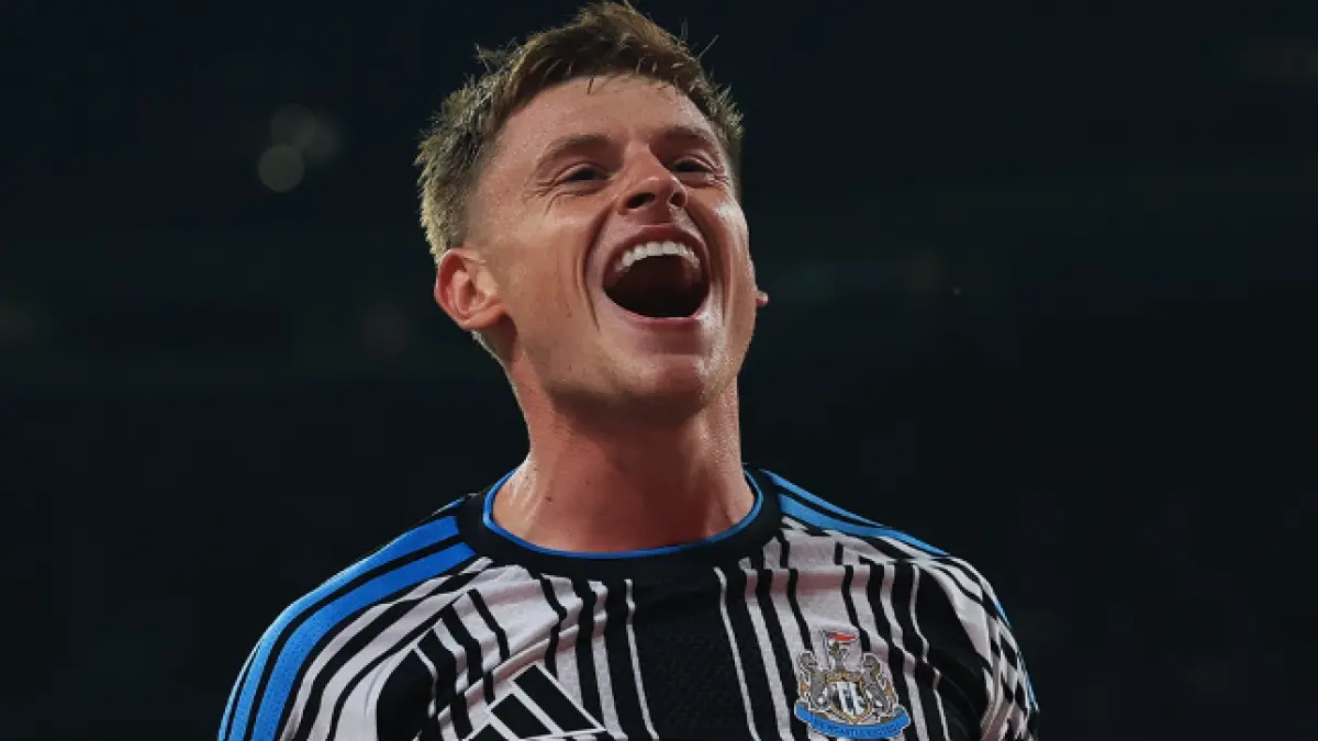 Harvey Barnes cetak dua gol saat Newcastle United taklukkan West Brom.