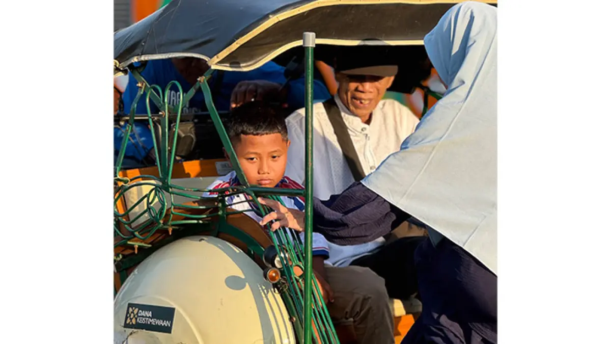 LAYANAN PUBLIK:  Warga masyarakat yang meman­faatkan jasa  becak listrik yang diberikan secara gratis. Jalur yang dilewati dari pos Gumaton menyusuri kawasan Malioboro hingga Titik Nol Kilometer. (Istimewa)