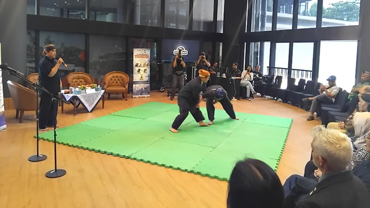 Para atlet pencak silat saat unjuk gigi di GIK UGM, Kamis (27/8/2026). (Foto: Rizky Wahyu/Radar Jogja)
