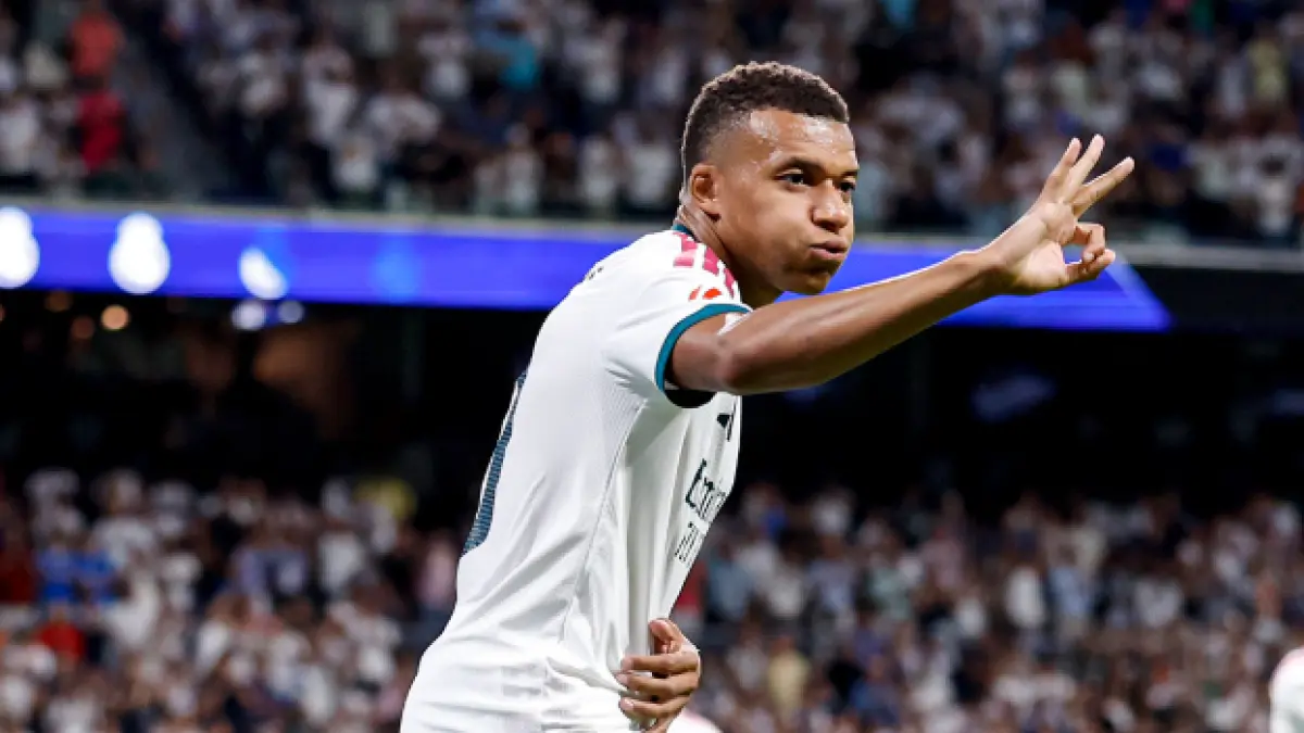 Selebrasi Kylian Mbappe setelah mencetak hattrick dalam kemenangan Real Madrid atas Real Sociedad di Bernabeu.