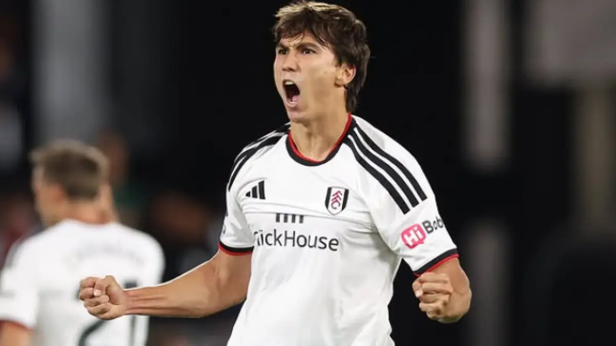 Selebrasi penyerang Fulham, Gonzalo Garcia setelah mencetak gol ke gawang Chelsea.