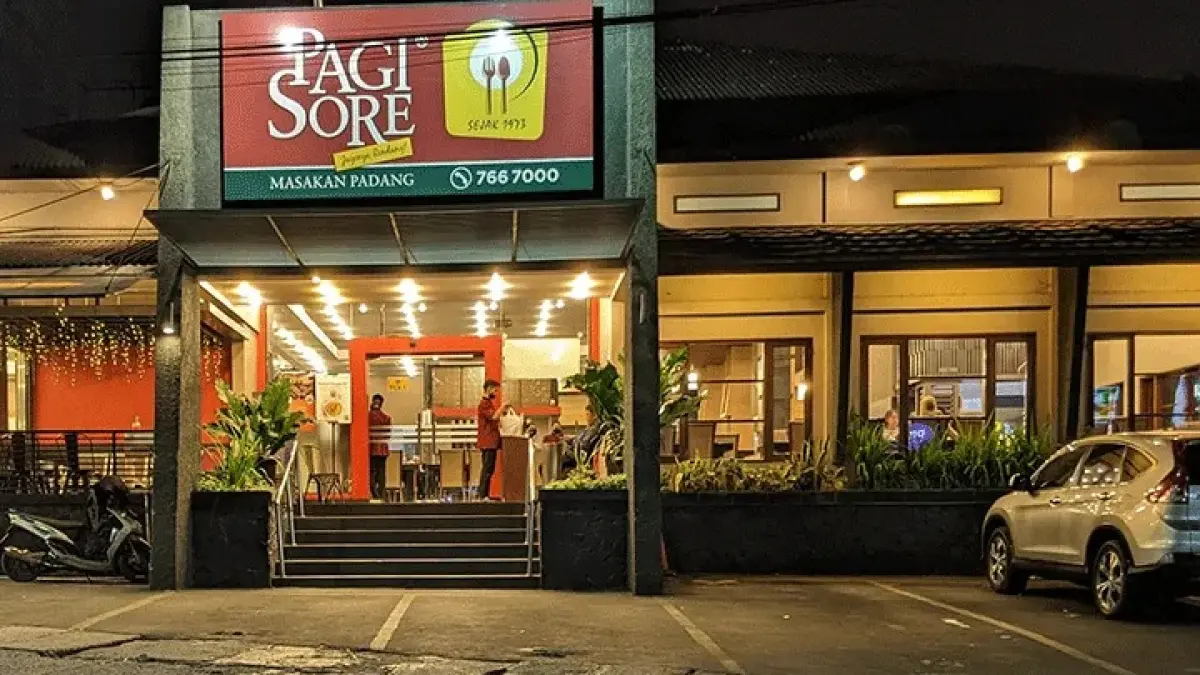 Siapa Sebenarnya Pemilik Nasi Padang Pagi Sore yang Begitu Digemari?