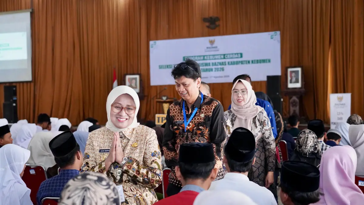 Bupati Kebumen Lilis Nuryani monitoring pelaksanaan seleksi penerima program beasiswa Baznas Kebumen. (Dokumentasi Prokopim Kebumen)