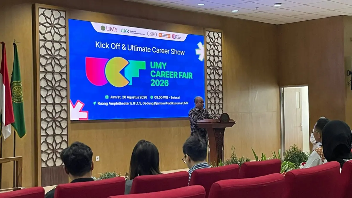 Wakil Rektor Bidang Pendidikan dan Kemahasiswaan UMY Prof. Dr. Zuli Qodir., M.Ag saat memberi sambutan pembukaan Job Fair di Ruang Amphitheater UMY, Jumat (28/8/2026) - Aris Romadhon/Radar Jogja
