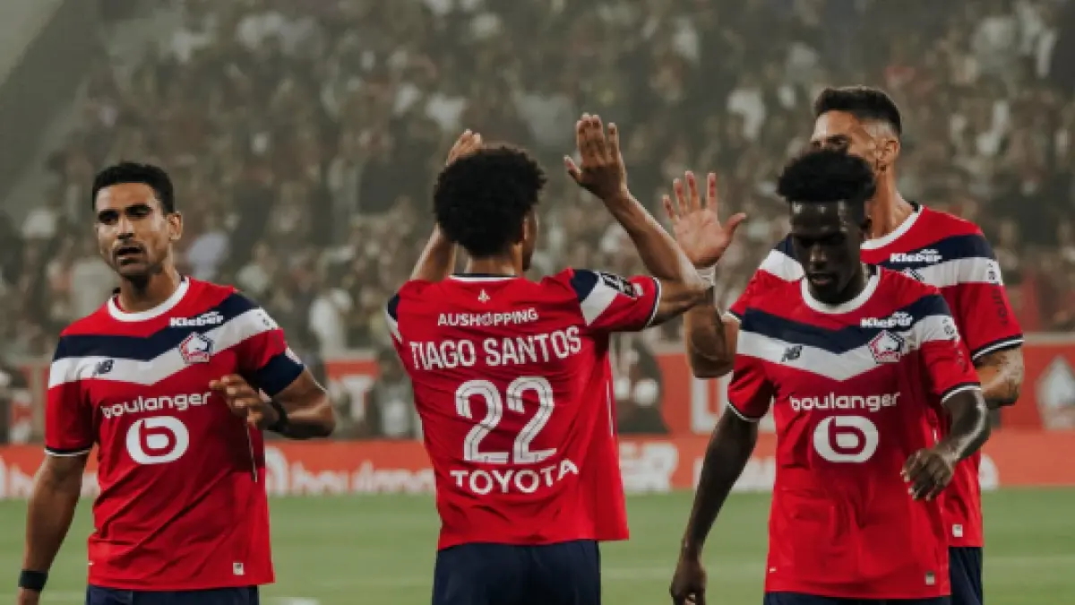 Para pemain Lille rayakan gol dalam hasil imbang melawan PSG.