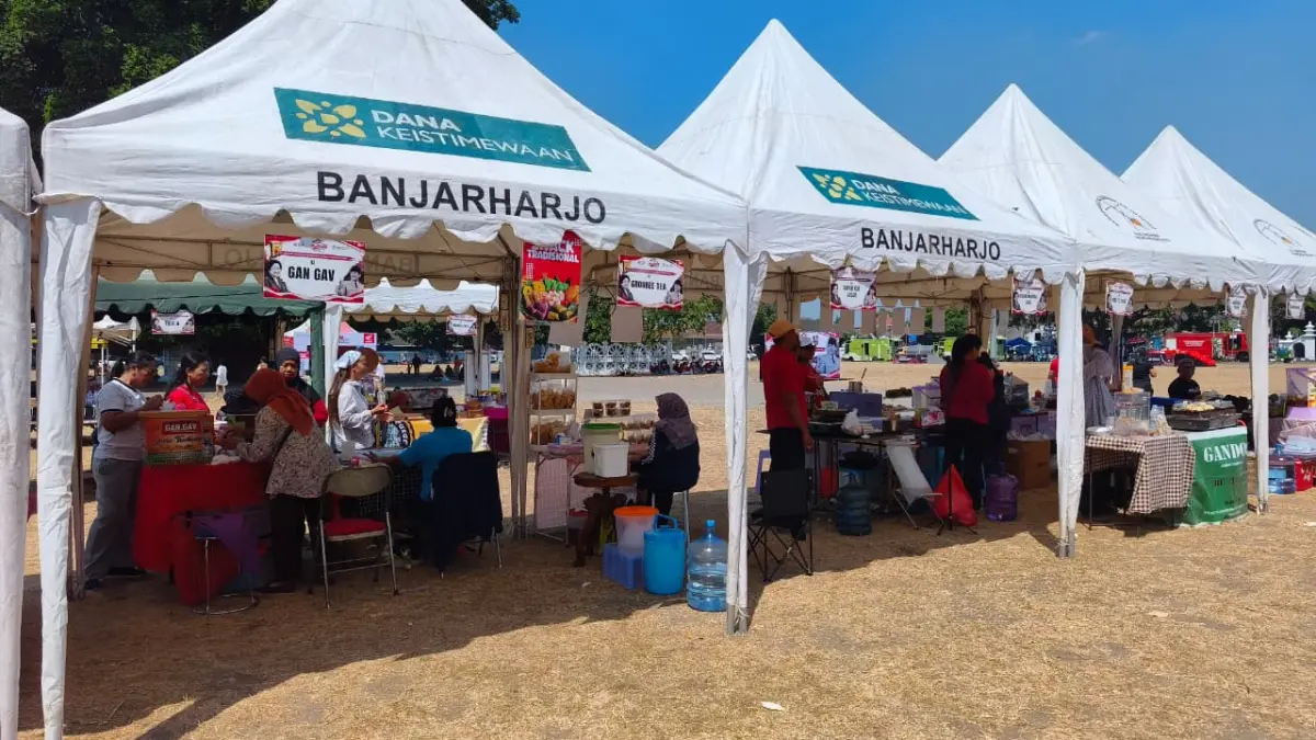 Ratusan masyarakat mengikuti berbagai aktivitas yang ada di Festival Mustika Rasa, yang berlangsung di Alun-Alun Kidul, Jogjakarta. (Fahmi Fahriza/Radar Jogja)