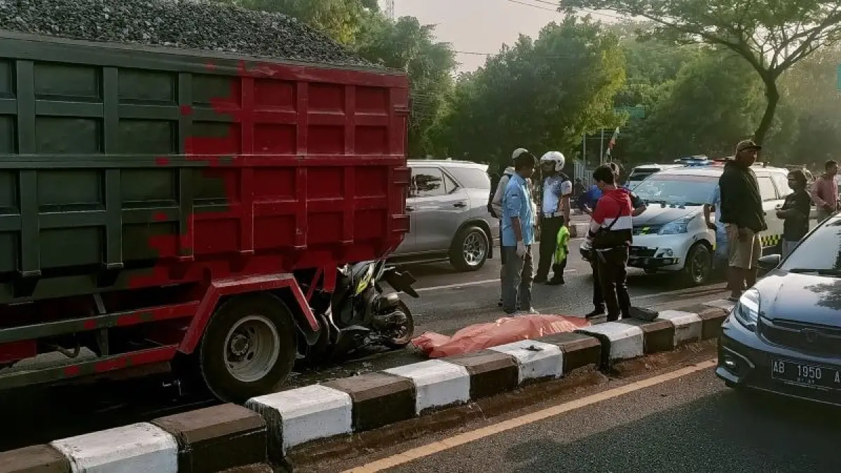 LAKA TUNGGAL: Kecelakaan lalu lintas di Jalan Padjajaran, tepatnya di depan Kantor Kapanewon Depok Senin (31/8). (Dokumentasi Polresta Sleman)
&nbsp;