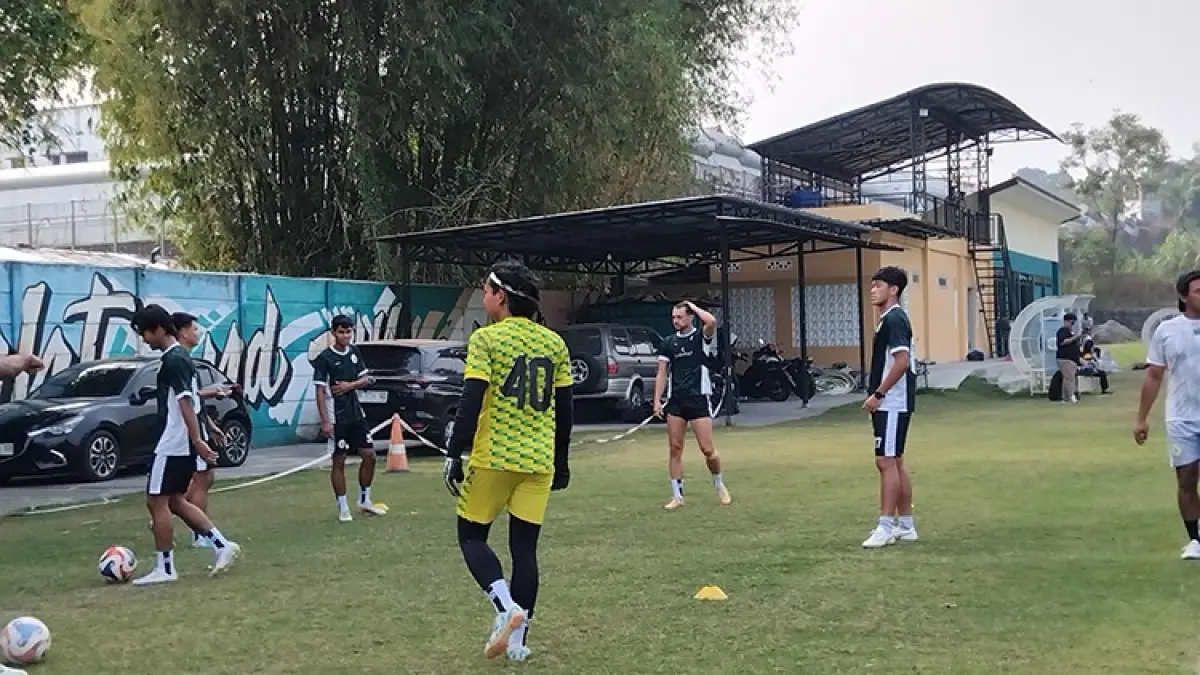 Para pemain PSS Sleman saat menjalani latihan rutin. (Rizky Wahyu/Radar Jogja)