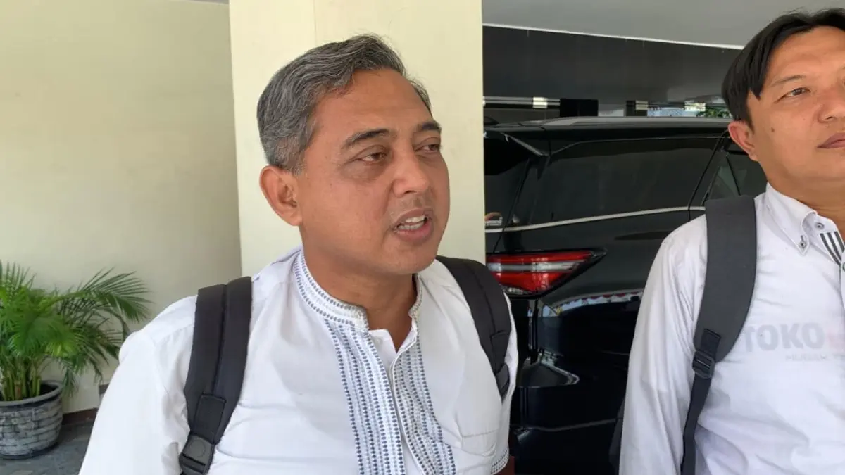 PEMBANGUNAN: Pekerja membangun KDMP di salah satu kalurahan di Kapanewon Kokap. (ANOM BAGASKORO/RADAR JOGJA)