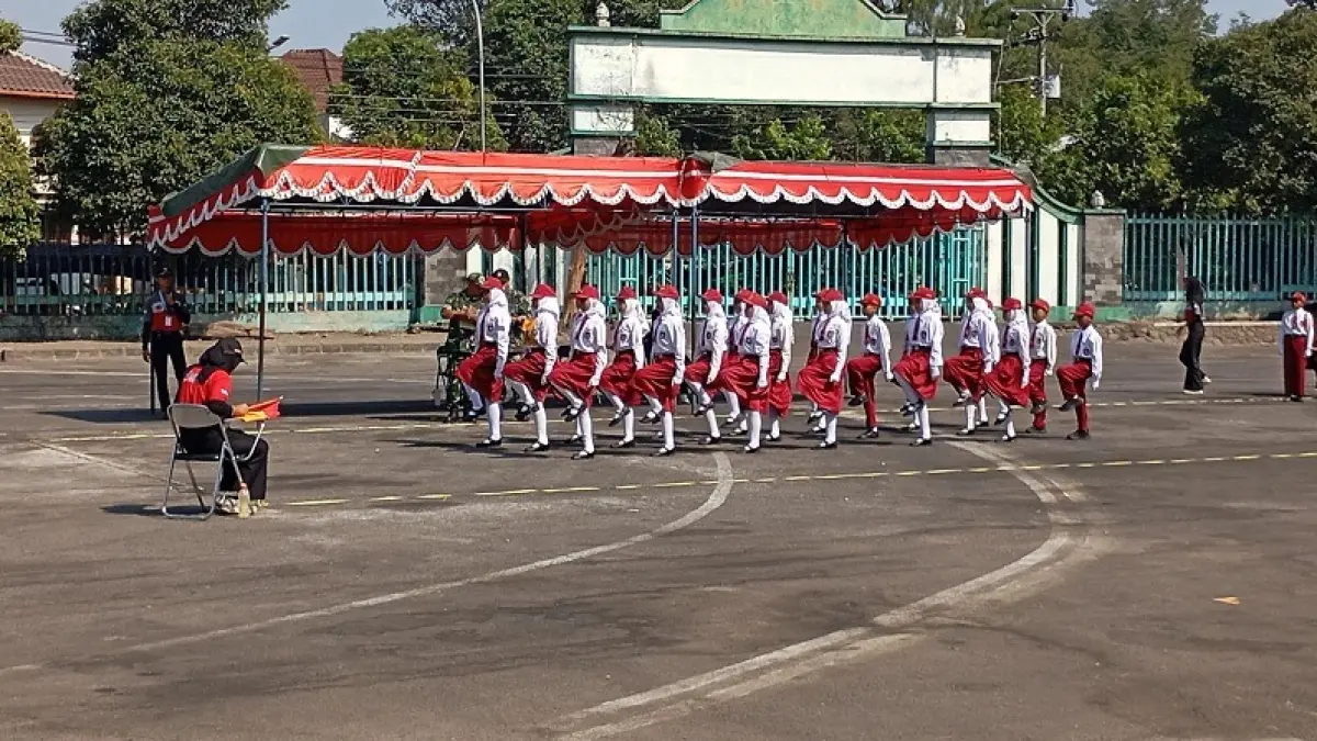 RAPI:&nbsp;Para peserta lomba baris berbaris saat menunjukkan kemampuannya di Halaman Stadion Mandala Krida, Selasa (1/9/2026). Lomba akan berlangsung hingga Kamis (3/9/2026). IWAN&nbsp;NURWANTO/RADAR JOGJA