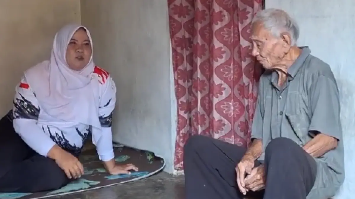 Seorang lansia di Pekalongan, Jawa Tengah dicabut dari penerima bansos pasca terindikasi judol. (Info Pekalongan)