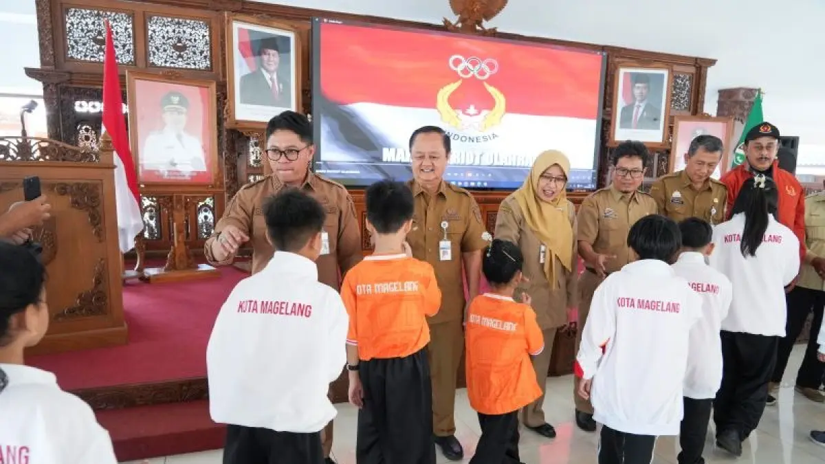 SIAP BERLAGA: Wali Kota Magelang melepas ratusan atlet Kota Magelang yang bakal mengikuti POPDA Jateng 2026. (Dokumentasi Prokompim Kota Magelang)