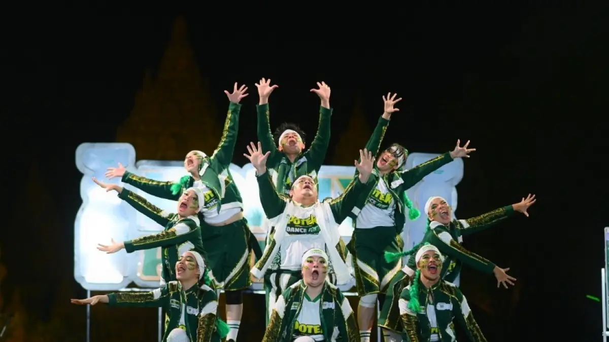 ‎Panggung Grand Final Komix Herbal POTEK Dance Fest 2026 di kompleks Candi Prambanan melahirkan A-YOUNGZ sebagai juara utama, 