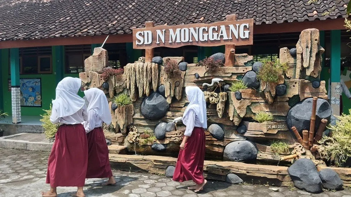 Ilustrasi siswa sedang melakukan aktivitas di lingkungan sekolah. Disdikpora DIY sambut positif antusiasme orang tua mengantre sejak subuh untuk daftarkan ke bimbel.
