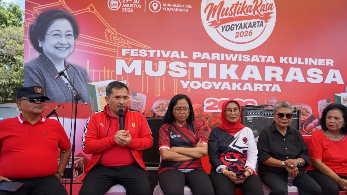 MAKANAN SEHAT: Ketua Komisi A DPRD DIY Eko Suwanto (dua dari kiri) menjelaskan berbagai program mengatasi stunting di antaranya dengan dukungan anggaran yang terus meningkat untuk 45 kelurahan se -Kota Yogyakarta.