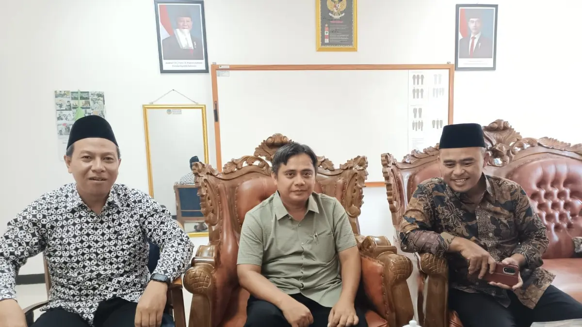 Pengurus Paguyuban Reksapraja, PPDI dan Pabdsi Kebumen berkumpul untuk diskusi menganai implementasi Perda Penataan Pengendalian Infrastruktur Pasif (PPIP) Telekomunikasi. (M Hafied/Radar Jogja)