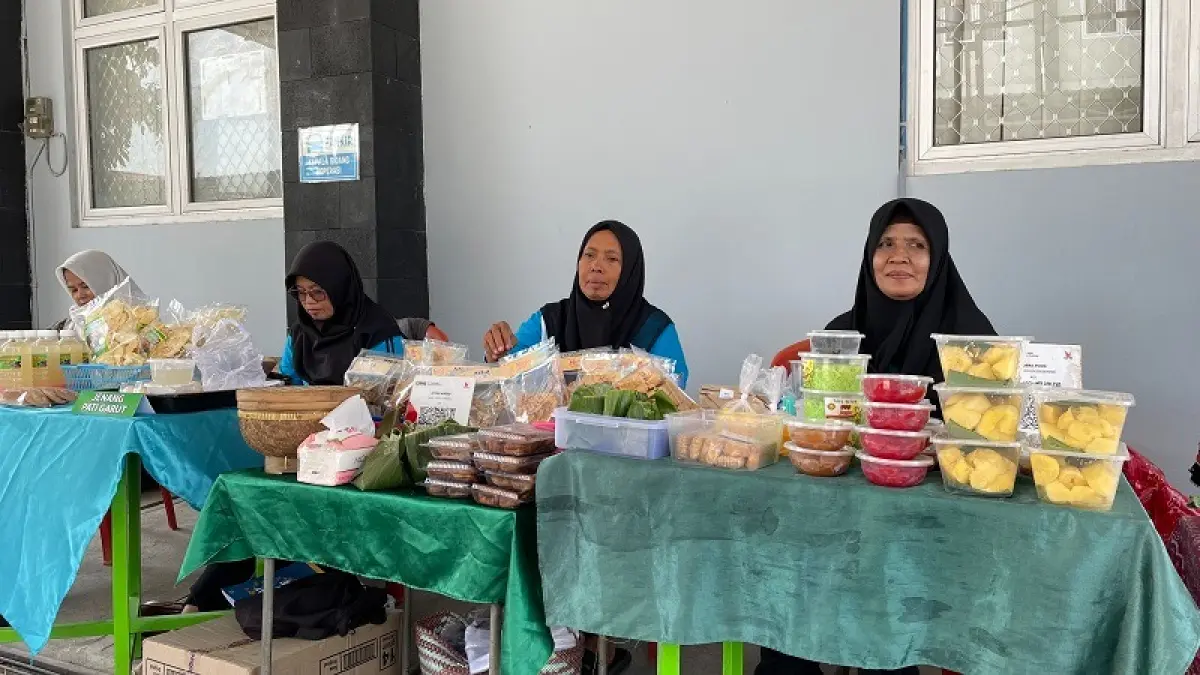 PERLUAS JARINGAN: Sejumlah pelaku UMKM binaan DKUKMPP Bantul menjajakkan produk mereka dalam kegiatan Bazar UMKM. Aris Romadhon/Radar Jogja