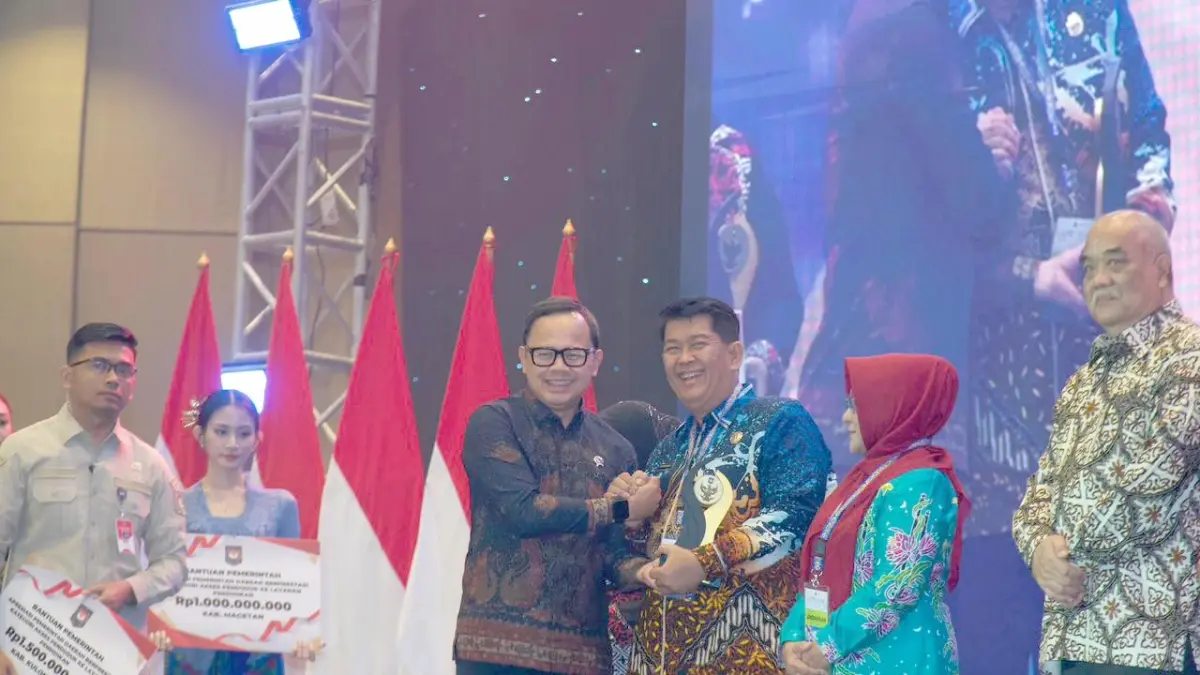 

PRESTASI: Bupati Kulon Progo menerima apresiasi dari Kementerian Dalam Negeri, Jumat (28/8).(Dokumentasi Pemkab Kulon Progo)