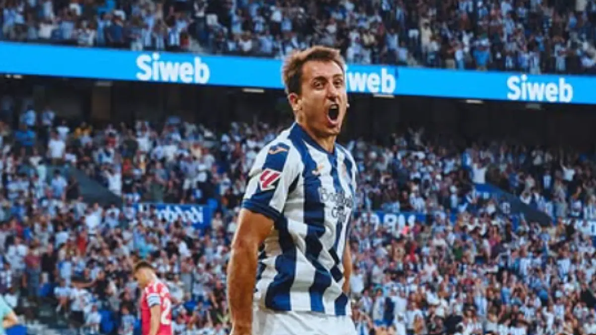 Selebrasi Mikel Ozaryabal dalam kemenangan Real Sociedad melawan Espanyol.