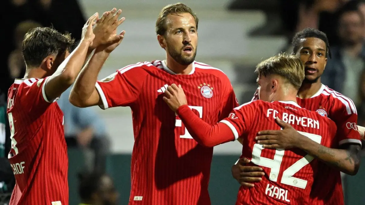 Selebrasi para pemain Bayern Munich dalam kemenangan atas Osnbruck di DFB Pokal.