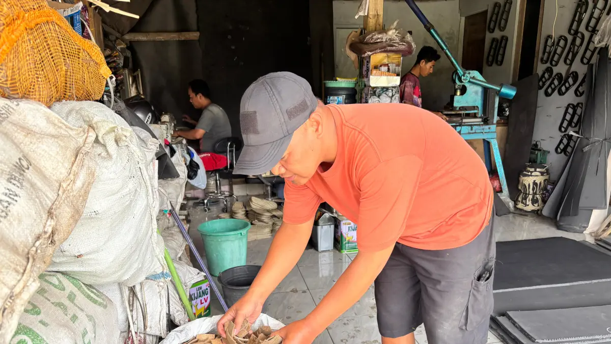 Giyanto terus berinovasi mengembangkan produk buatannya supaya diminati pasar.



&nbsp;