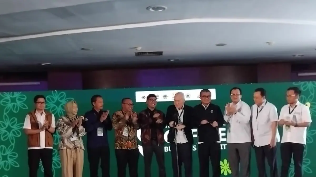 Para tokoh dan tamu undangan saat berfoto bersama di pembukaan Indonesia Coffee Business Summit 2026 di Jogja Expo Center (JEC), Banguntapan, Bantul, Sabtu (5/9/2026). Rizky Wahyu/Radar Jogja&nbsp;