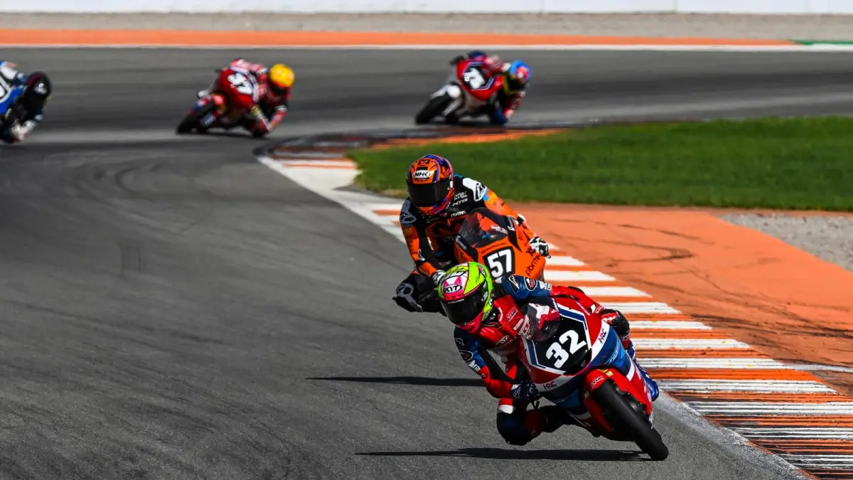 Pebalap binaan PT Astra Honda Motor (AHM), M. Kiandra Ramadhipa menunjukkan perjuangan kompetitif pada putaran kelima Moto3 Junior World Championship 2026 di Circuit Ricardo Tormo, Valencia.