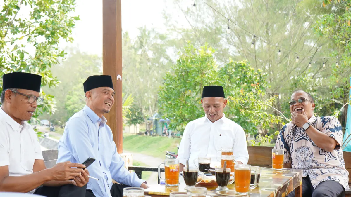 SUMBER DAYA AIR: Pimpinan dan anggota Komisi C DPRD DIY mengadakan kunjungan dalam daerah (KDD) ke Embung Kaliaji, Wonokerto, Turi, Sleman, pada Rabu (3/6).
