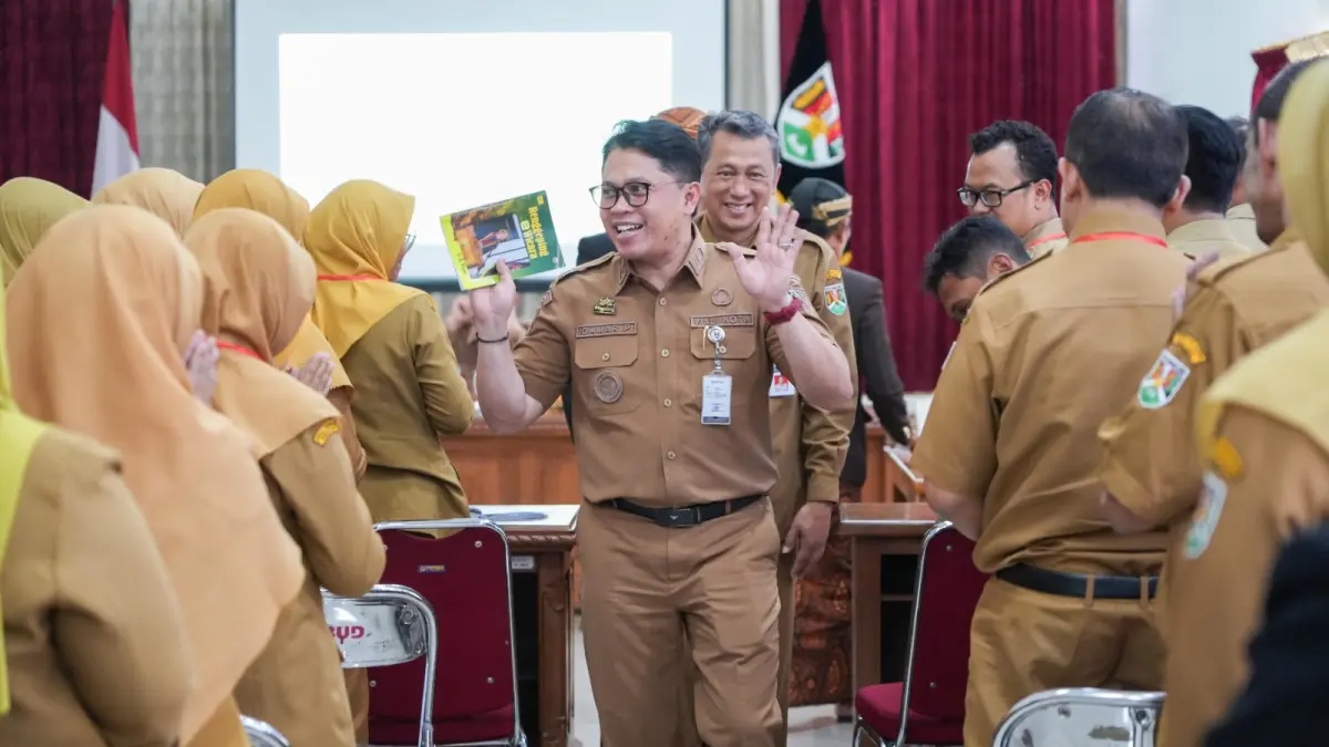 Wali Kota Magelang saat menghadiri Pawiyatan Panatacara Tuwin Pamedhar Sabda Bregada XXXV Tahun 2026 di Aula Cendikia Disdikbud Kota Magelang, Senin (7/9).