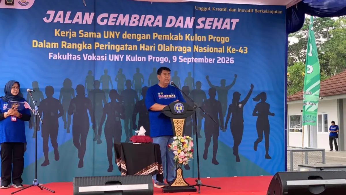 KOLABORASI: Bupati dan Rektor UNY membuka Peringatan Hari Olahraga Nasional di Stadion Atletik dan Sepakbola UNY Wates. (ANOM BAGASKORO/RADAR JOGJA)