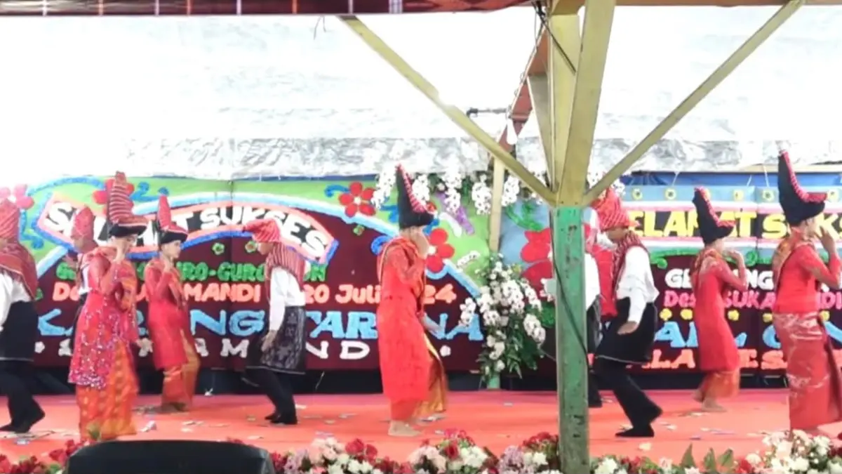 Muda-mudi Desa Sukamandi menampilkan Tari Lima Serangkai dalam Kerja Tahun, Sabtu-Minggu (17-18/7/2026). (Youtube: @karangtarunasumansi)