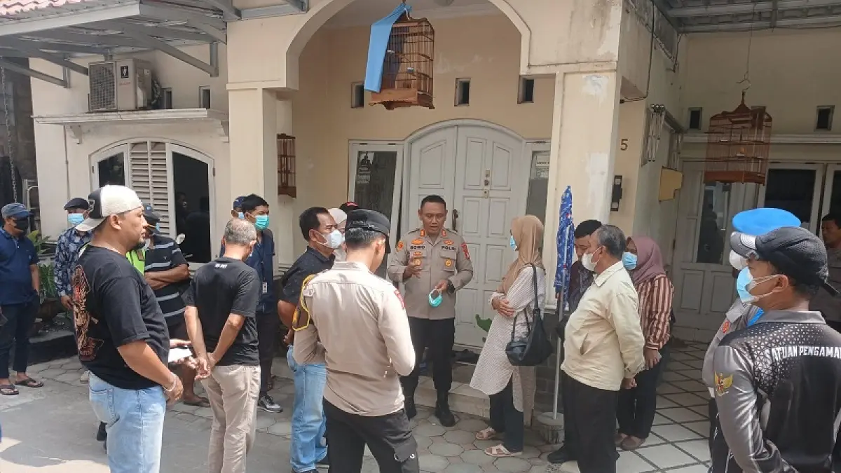 CEK LAPANGAN: Penanganan kasus lansia meninggal dunia di rumahnya Banyuraden, Gamping, Kamis (10/9/2026). Dokumentasi Polresta Sleman