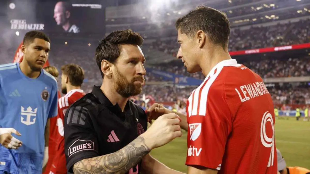 Inter Miami bermain imbang melawan Chicago Fire saat Lionel Messi melawan Robert Lewandowski.