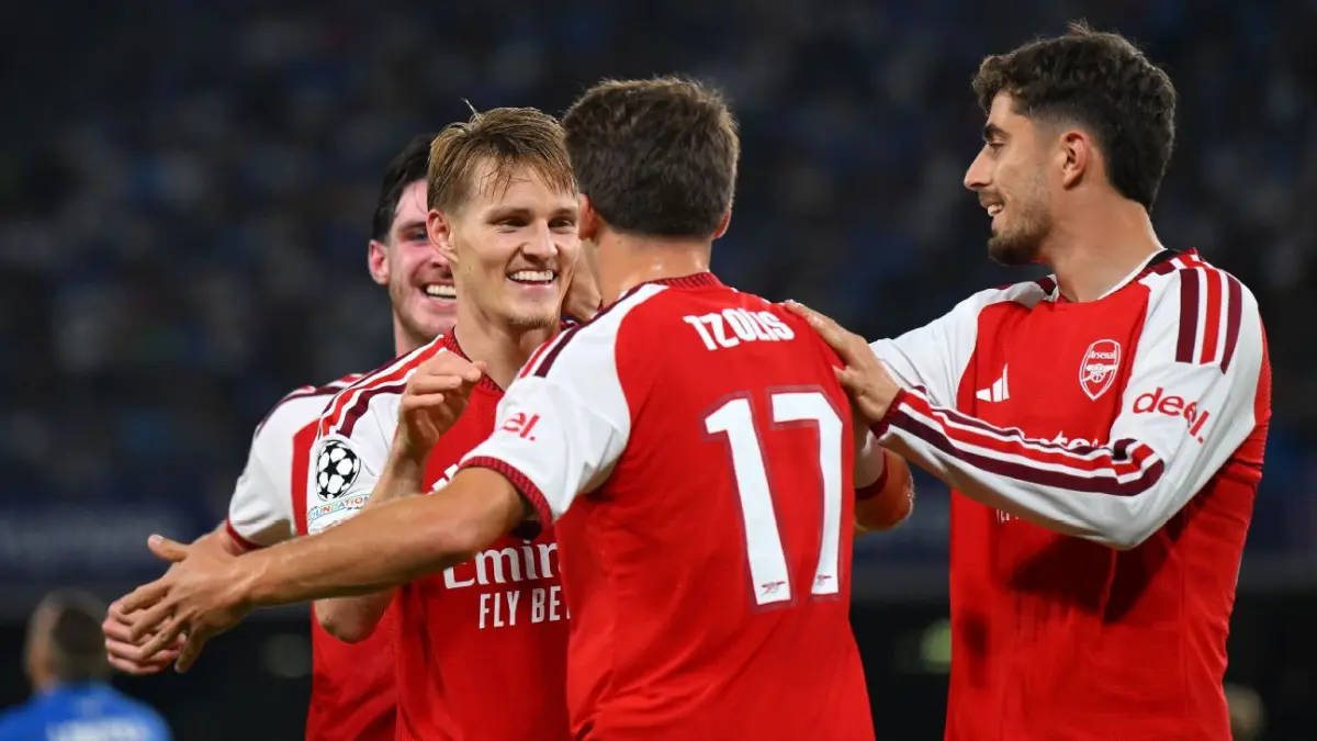 Selebrasi para pemain Arsenal merayakan gol Martin Odegaard untuk taklukkan Napoli.