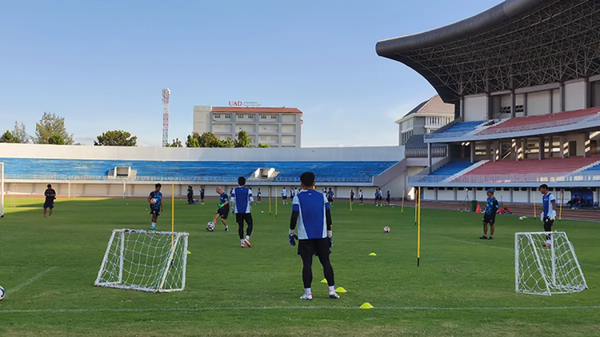 Para pemain PSIM Jogja saat menjalani sesi latihan rutin. (Fahmi Fahriza/Radar Jogja)