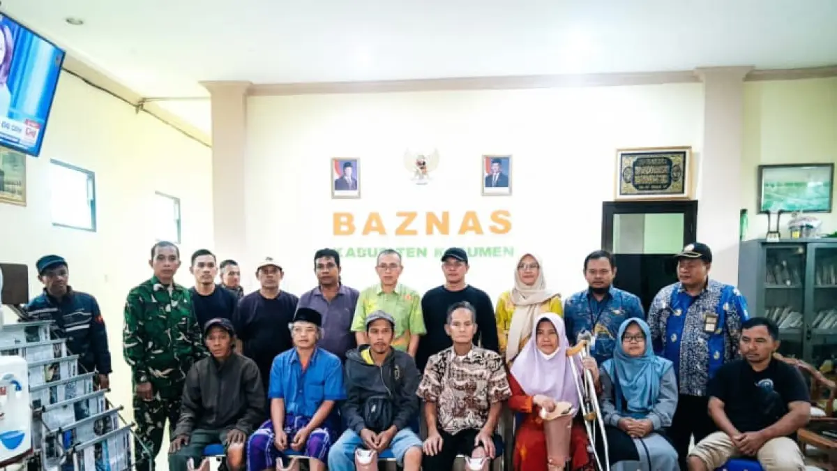 Para penyandang disabilitas mulai lepas tongkat setelah menerima bantuan kaki palsu dari Baznas Kebumen. (Dokumentasi Sahabat Disabilitas Kebumen)