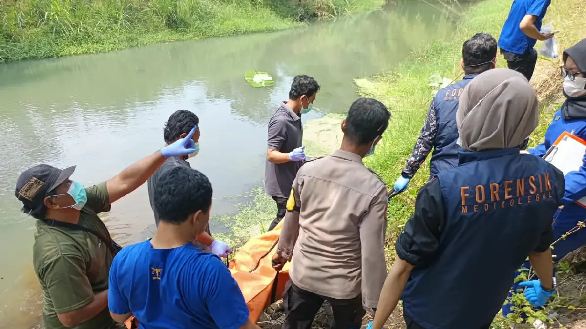 Penanganan penemuan mayat di Sungai Opak pada Jumat (11/9) - Dokumentasi Polresta Sleman