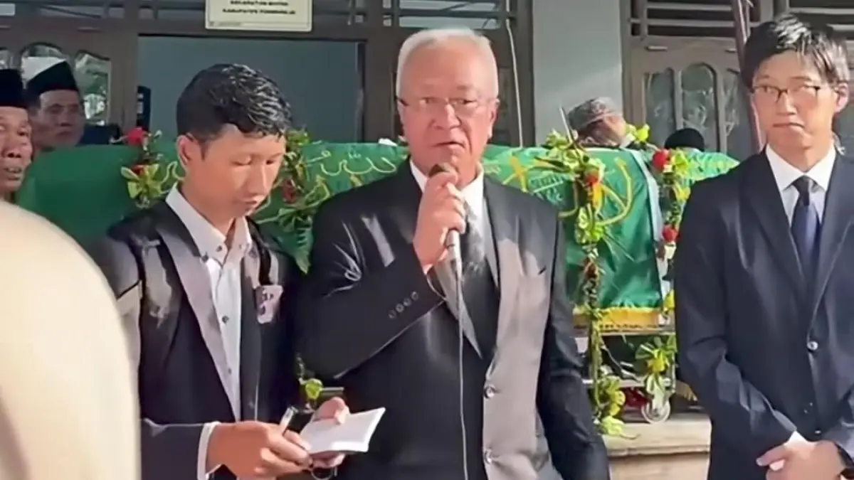 Presiden CEO Toda Kogyo Corp Jepang Melayat Karyawan Migran Indonesia yang Gugur di Hiroshima. (Foto TikTok @makelar011)