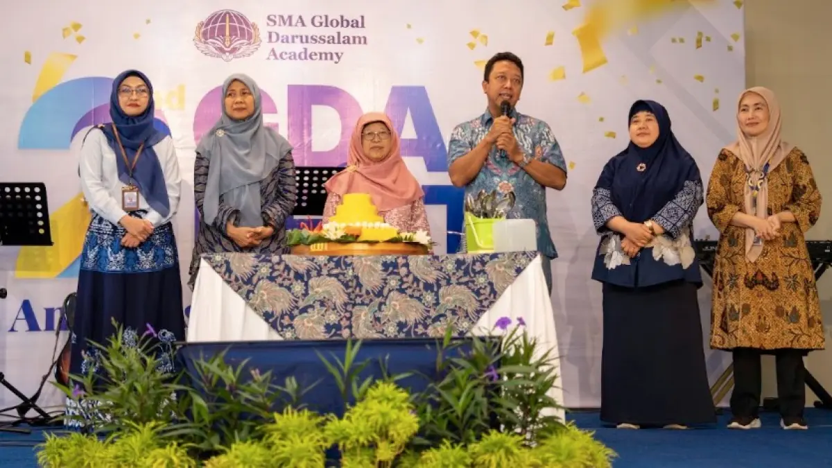 Syukuran HUT kedua SMA Global Darussalam Academy dihadiri Ketua Dewan Pembina Yayasan Sunni Global Darussalam sekaligus pemilik GDA, Muhammad Romahurmuziy, S.T., M.T.; Ketua Yayasan Sunni Global Darussalam, dr. Henny Widiyanti; serta Direktur Yayasan Sunni Global Darussalam, Aini Husna, M.Pd. pada 10 September 2026.