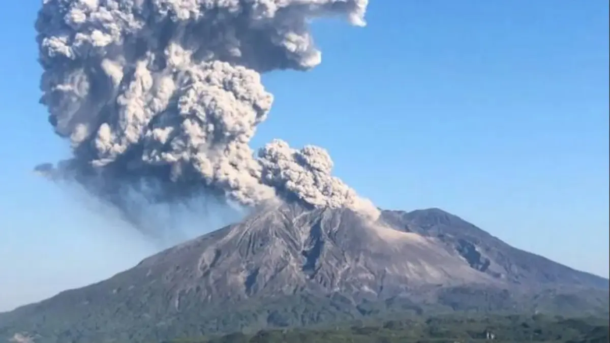 Gunung Sakurajima di Prefektur Kagoshima,