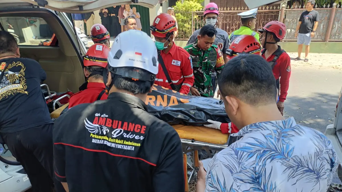 Penanganan penemuan mayat&nbsp; di Tegal Mraen, Sendangadi, Mlati, Minggu (13/9).&nbsp;(Dokumentasi Polresta Sleman)