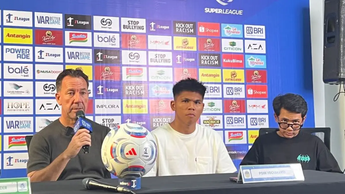 Sesi konferensi pers setelah pertandingan antara PSIM Jogja melawan Persebaya Surabaya Minggu (13/9) malam. (Media PSIM Jogja)