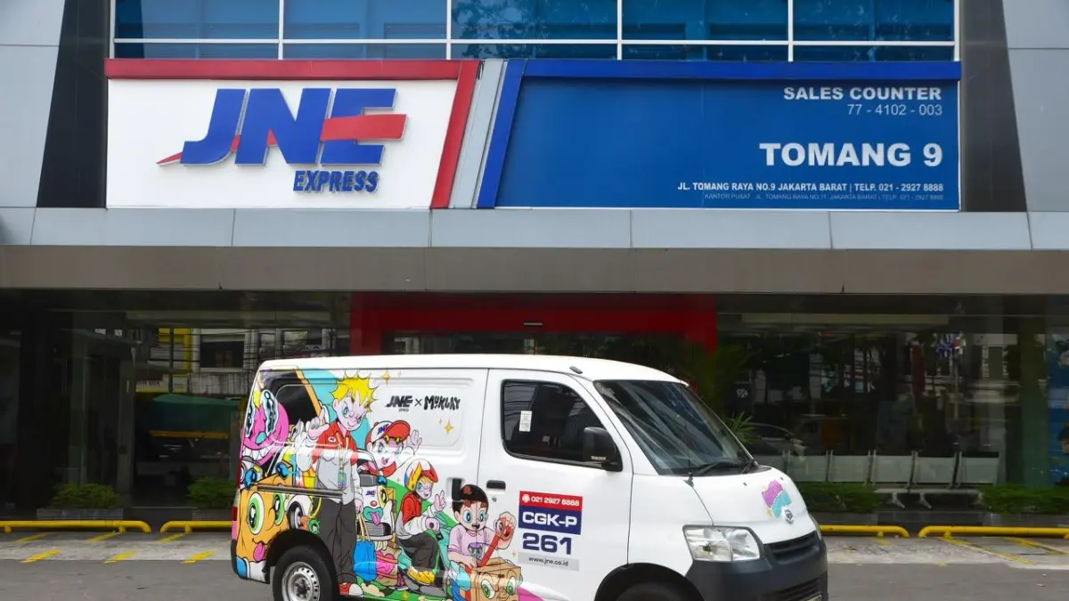 Armada JNE Berubah Jadi Galeri Seni Berjalan, Gandeng Muklay Sambut HUT ke-36