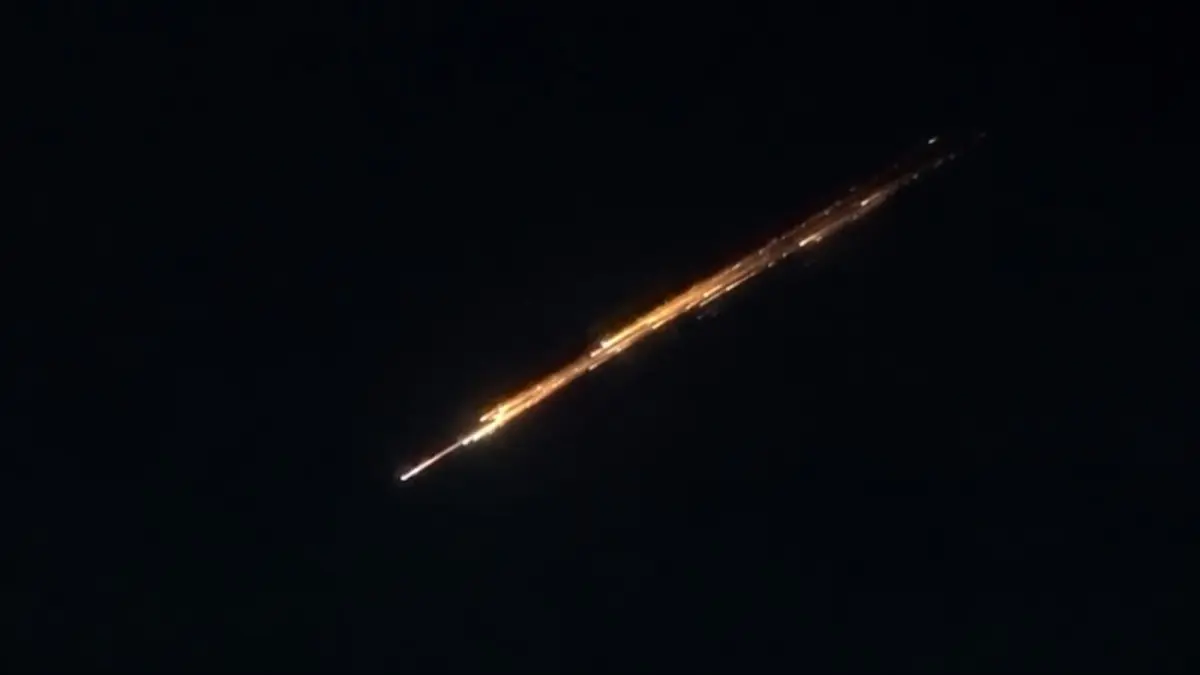 Cahaya Misterius dan Dentuman Gegerkan Gorontalo, Diduga Meteor Sepanjang 10 Meter