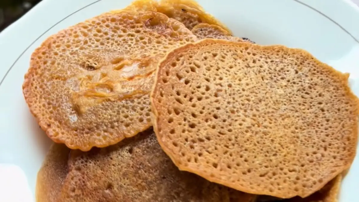 Cimpa tuang, salah satu kuliner tradisional Karo dengan cita rasa manis yang masih dipertahankan sebagai bagian dari warisan kuliner masyarakat Karo. Sumber foto: https://vt.tiktok.com/ZSqxhkydx/